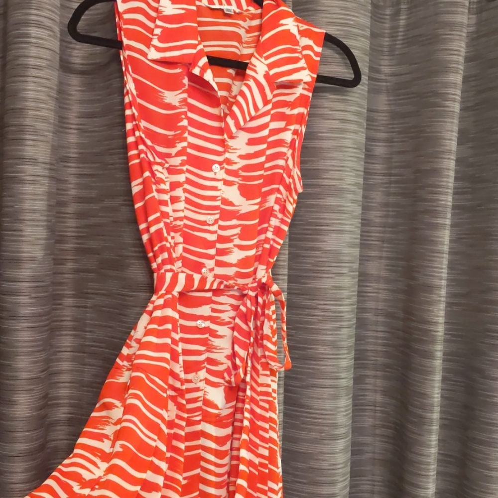 EUC CAbi orange white pleated dress